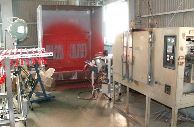 電気炉と塗装ブース